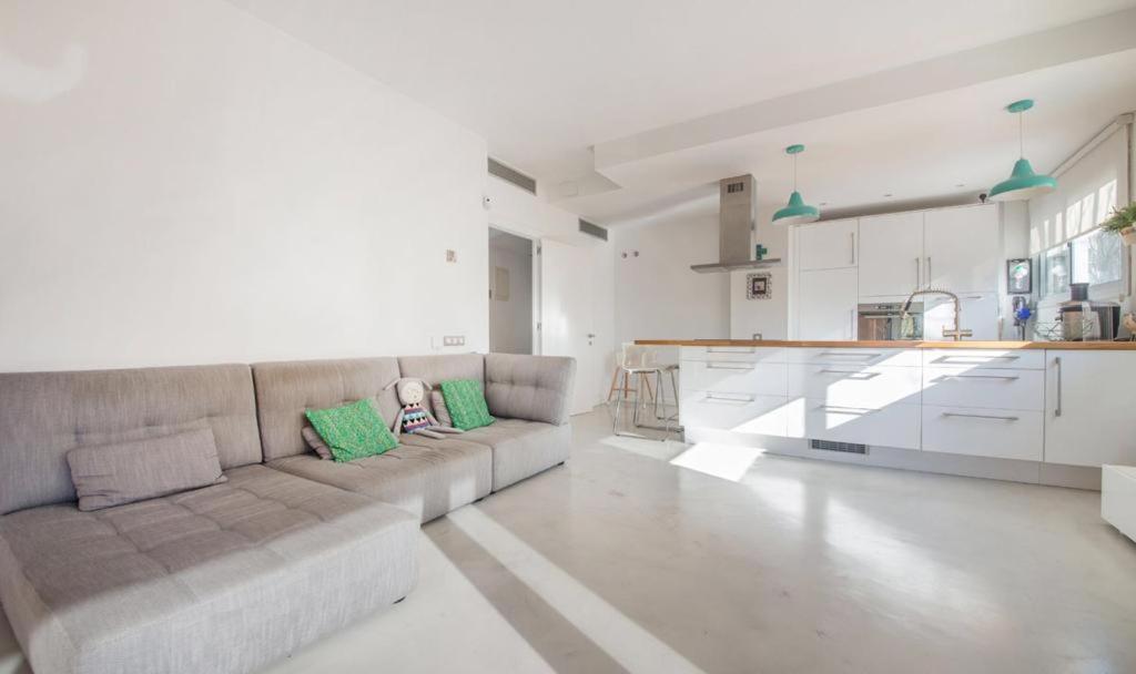 Magnificent Apartment Close To The Beach San Adrián de Besós Zewnętrze zdjęcie